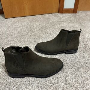 Women’s Olive Suede Chelsea Boots - Classic Slip-On Style